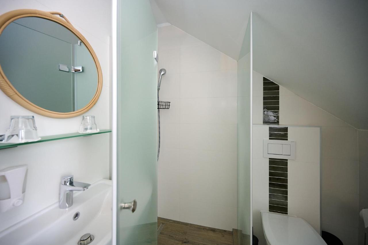 Rooms Сомбатели Екстериор снимка