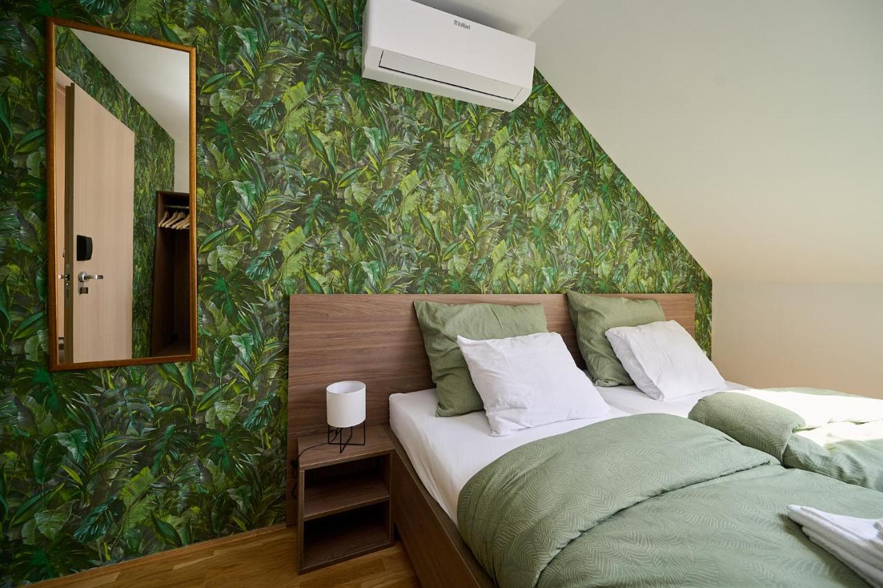 Rooms Сомбатели Екстериор снимка