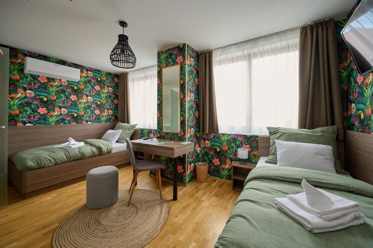 Rooms Сомбатели Екстериор снимка