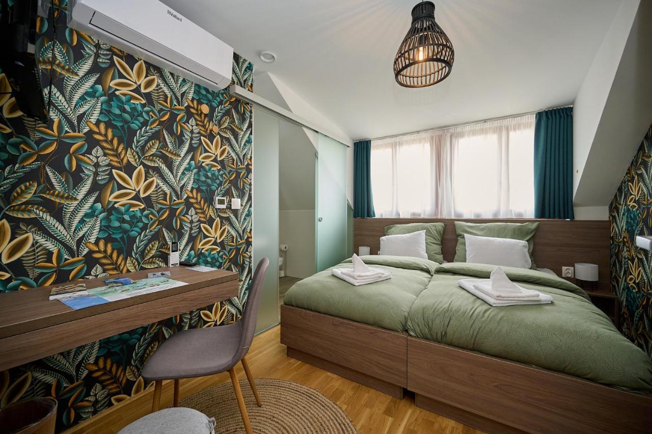 Rooms Сомбатели Екстериор снимка