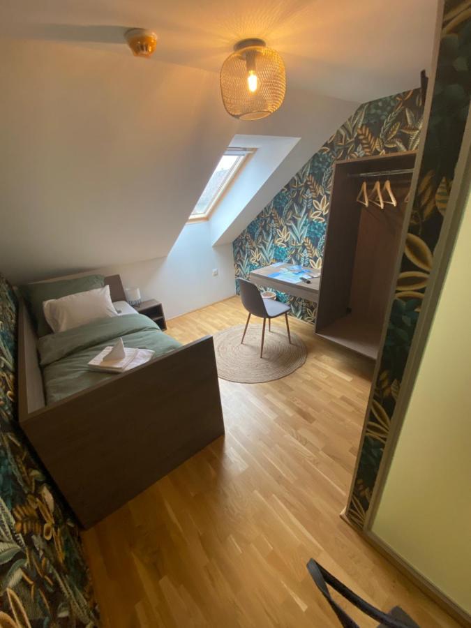 Rooms Сомбатели Екстериор снимка