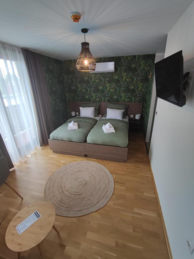 Rooms Сомбатели Екстериор снимка