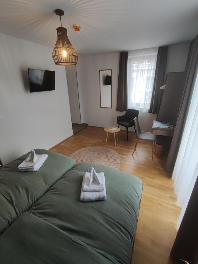 Rooms Сомбатели Екстериор снимка